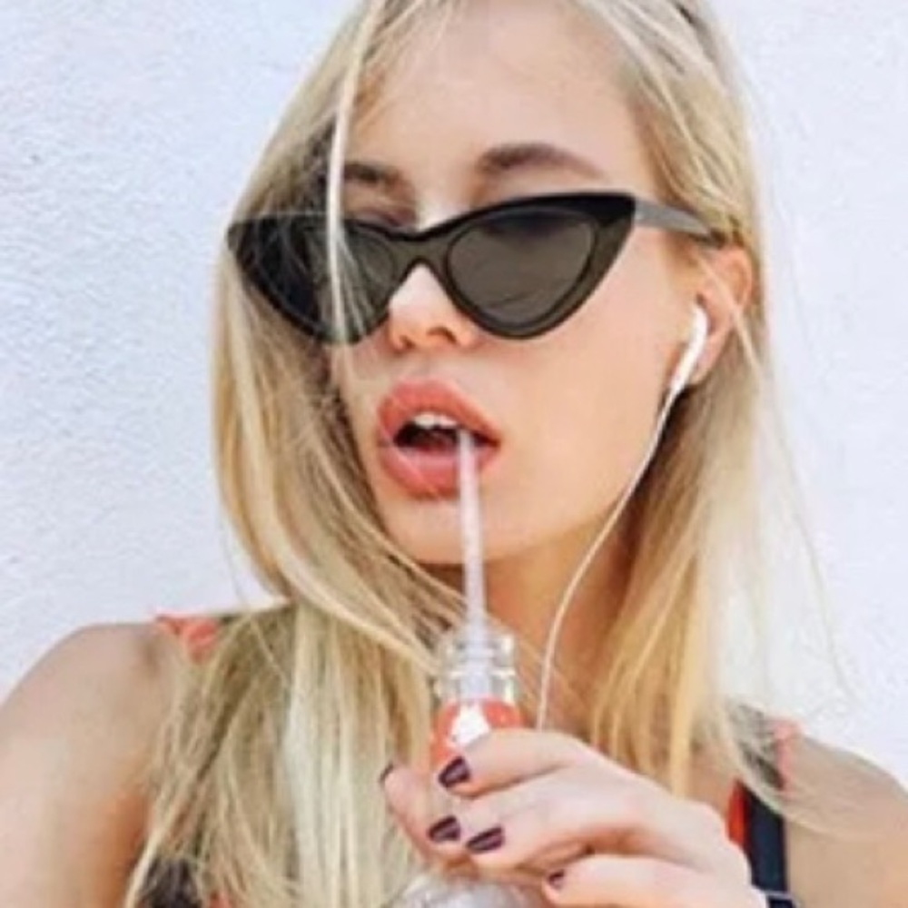 RETRO😎BLACK SLIM CATEYE SUNNIES😎NEW - Picture 3 of 5